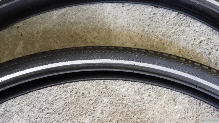 YunSCM 2Pcs 28-inch Fietsbanden 28x1.40 700x35C ETRTO 35-622 en 2Pcs 700C Binnenband FV48mm Ventil, Compatibele Fiets 700x35C banden en binnenband