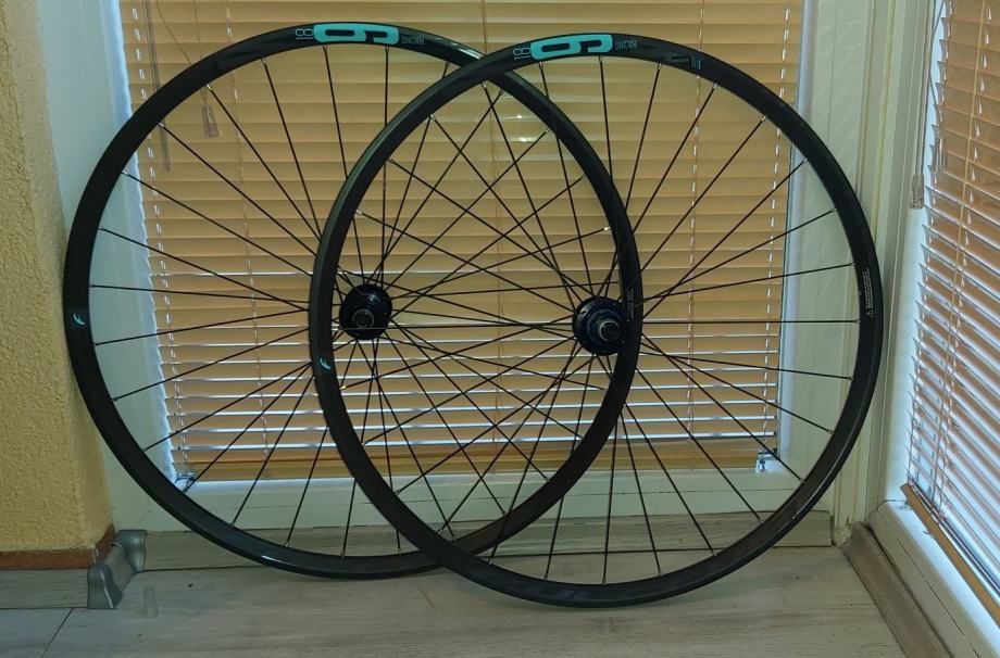 売れ筋がひ贈り物! sai様専用フルクラムレーシング918DB ホイール前後