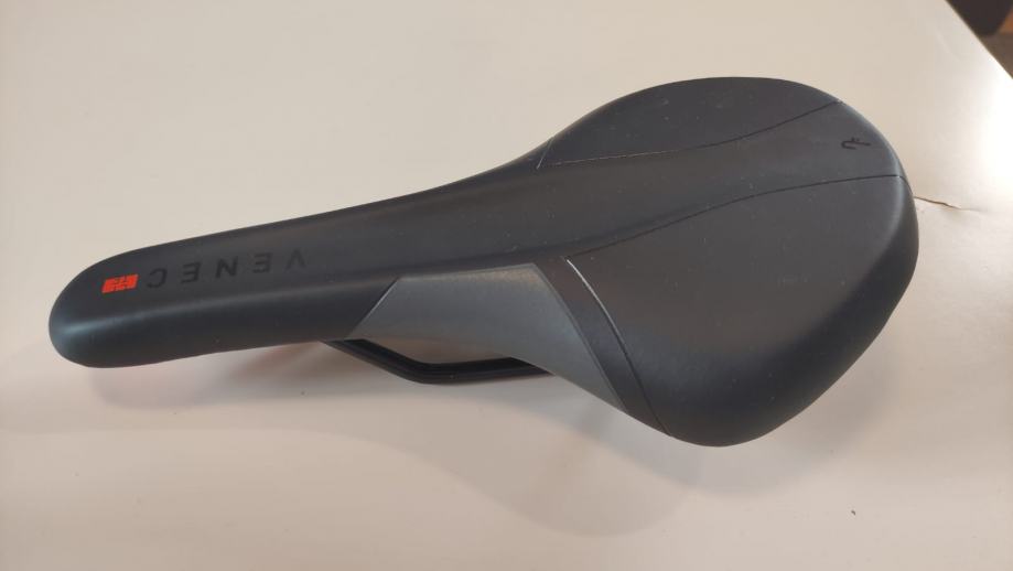 natural fit venec lite cube