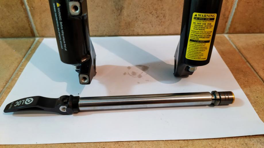 SR Suntour QLOC 15QLC32 thru axle promjer 15mm