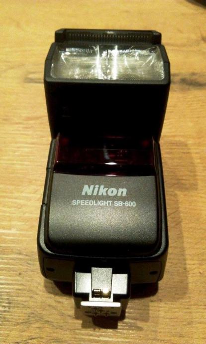 Nikon Speedlight SB-600 bljeskalica sa futrolom