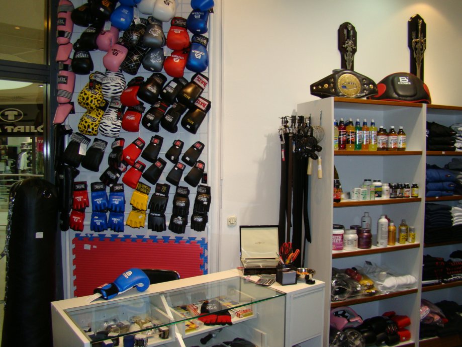 prodajem web shop Fightsport sa velikim lagerom robe, za 10.000eura