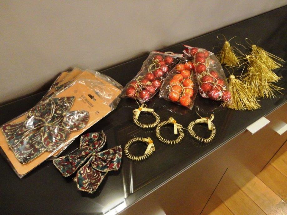 Božićni ukrasi, mali lot raznih ukrasa za bor