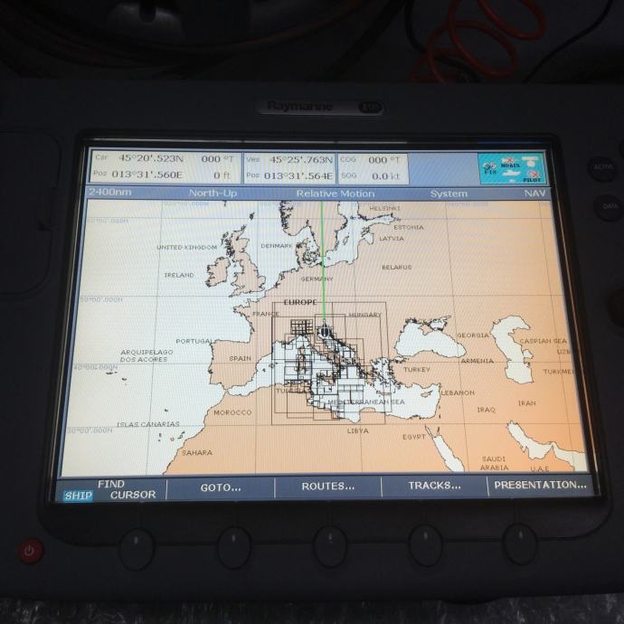 Raymarine E120+gps antena + kartica
