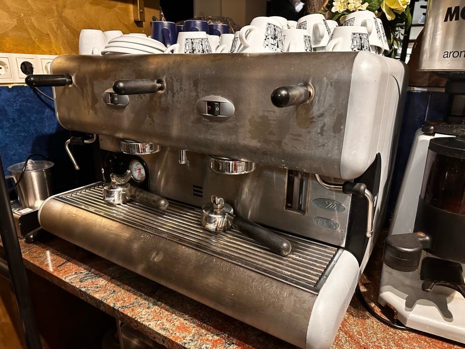Caffe aparata SM 82s i mlinac za kavu