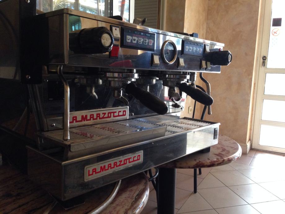 Prodaje se aparat za kavu La Marzocco