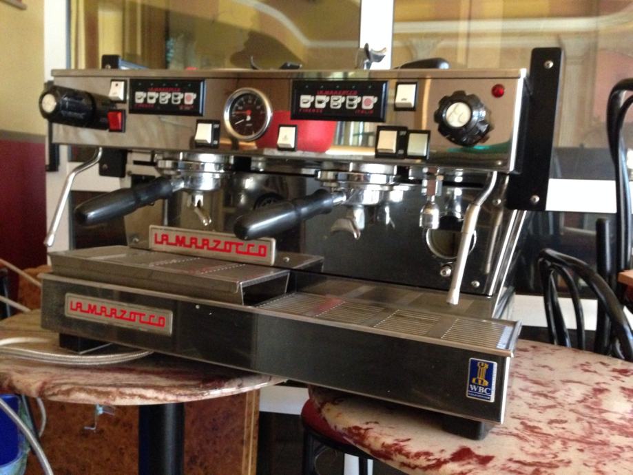 Prodaje se aparat za kavu La Marzocco