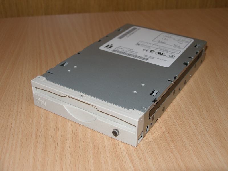 iOMEGA ZIP Drive 100Mb, interni, IDE + 4 ZIP diskete