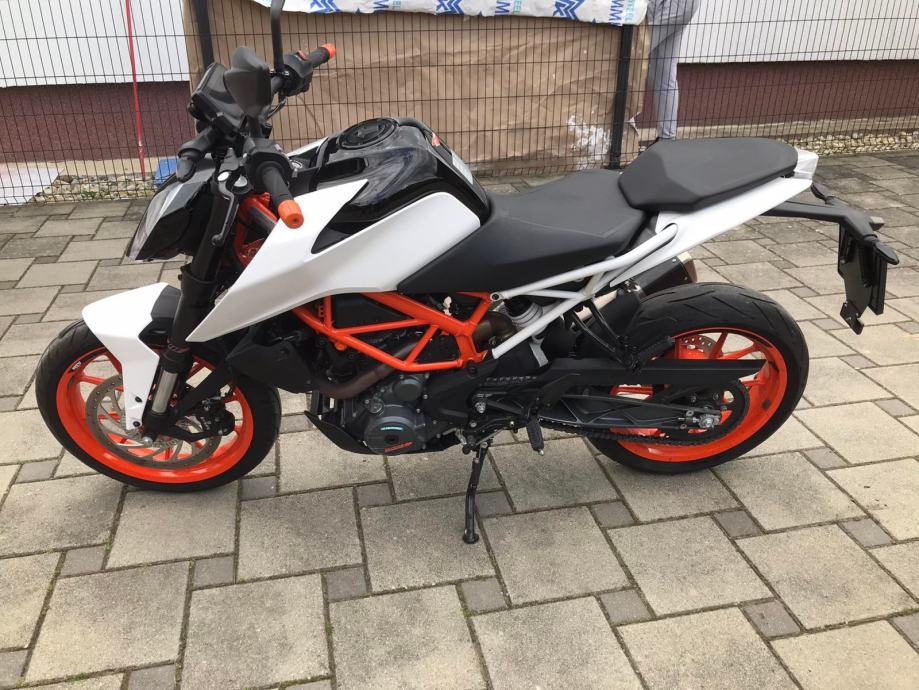 KTM 390 Duke 375 cm3, 2018 god.