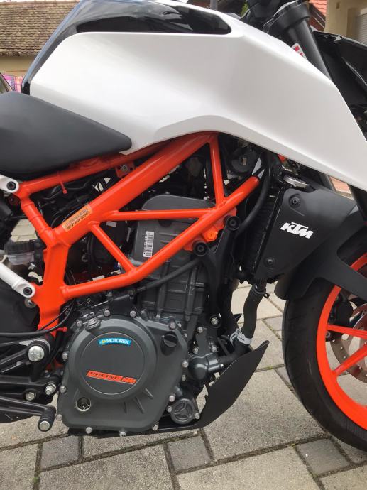 KTM 390 Duke 375 cm3, 2018 god.