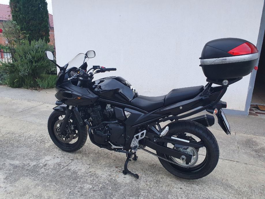 Suzuki bandit 650s 656 cm3, 2012 god.