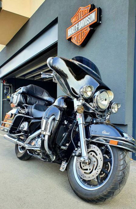 Harley Davidson Electru Glide Classic FLHTCI model 2005.  1450 cm3, 2004 god.