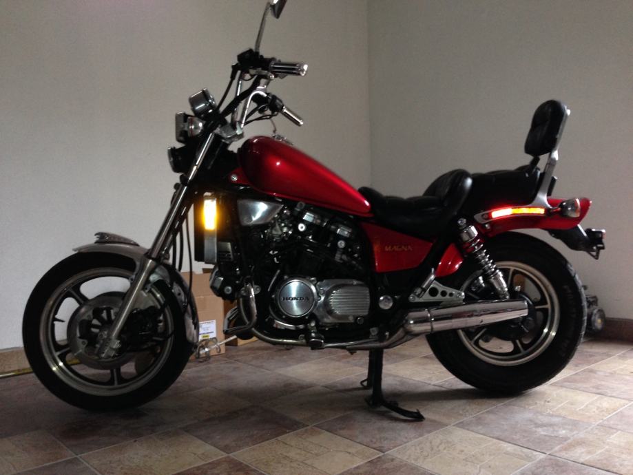 Крыло honda magna
