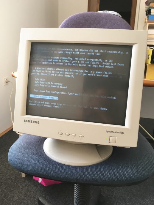 Monitor za računalo/PC SAMSUNG + tipkovnica