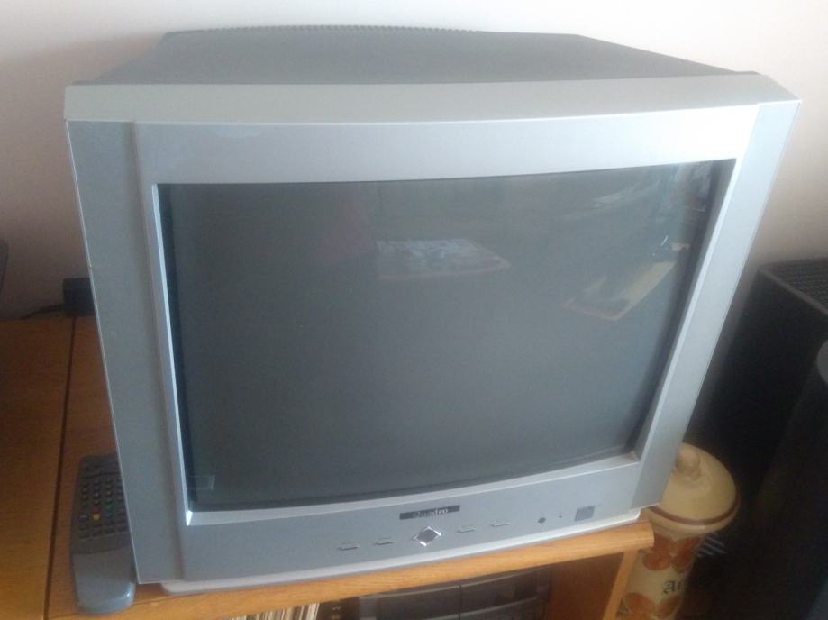 Prodajem CRT (klasični) TV prijemnik „Quadro"