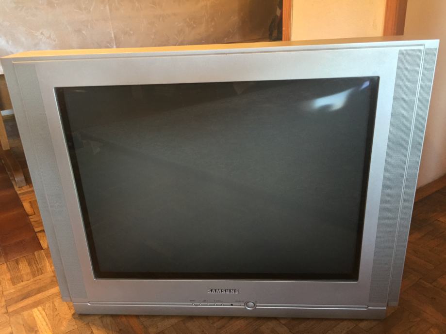 Prodajem TV sa daljinskim,68 cm dijagonala, uščuvan i potpuno ispravan
