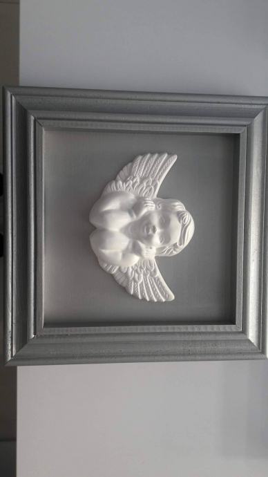 Slika s keramičkim anđelom