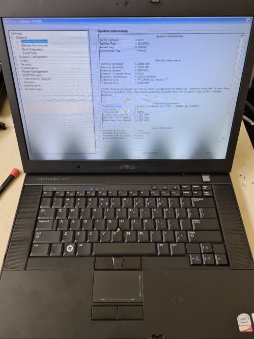 Dell Latitude E6500, ekran probija svjetlost, nekompletan