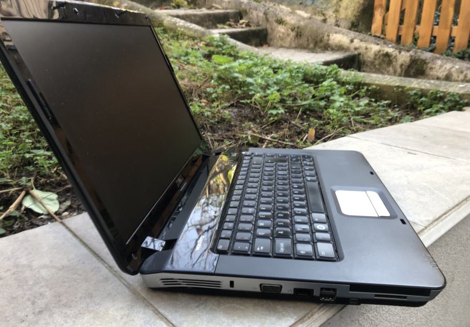 Dell Vostro 1015 15,6 led intel c2duo 2 ghz 2 gb ram 120 gb hdd win7