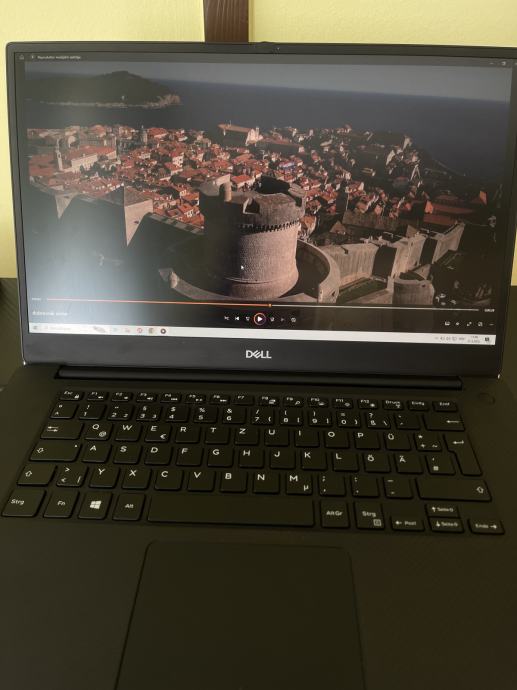 Dell XPS 15 7590