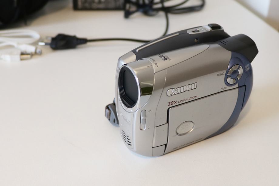 Canon DVD Camcorder DC 201
