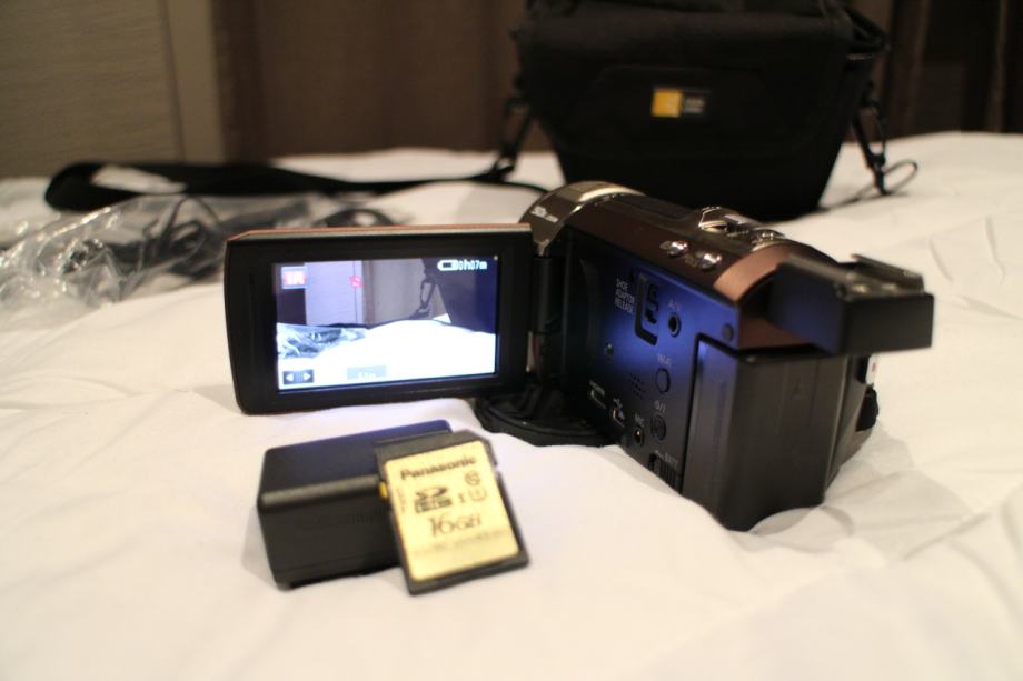 Panasonic HC-V720 FullHD(1080 50p) WiFi + 2xBaterija + 16GB XDHC + ND