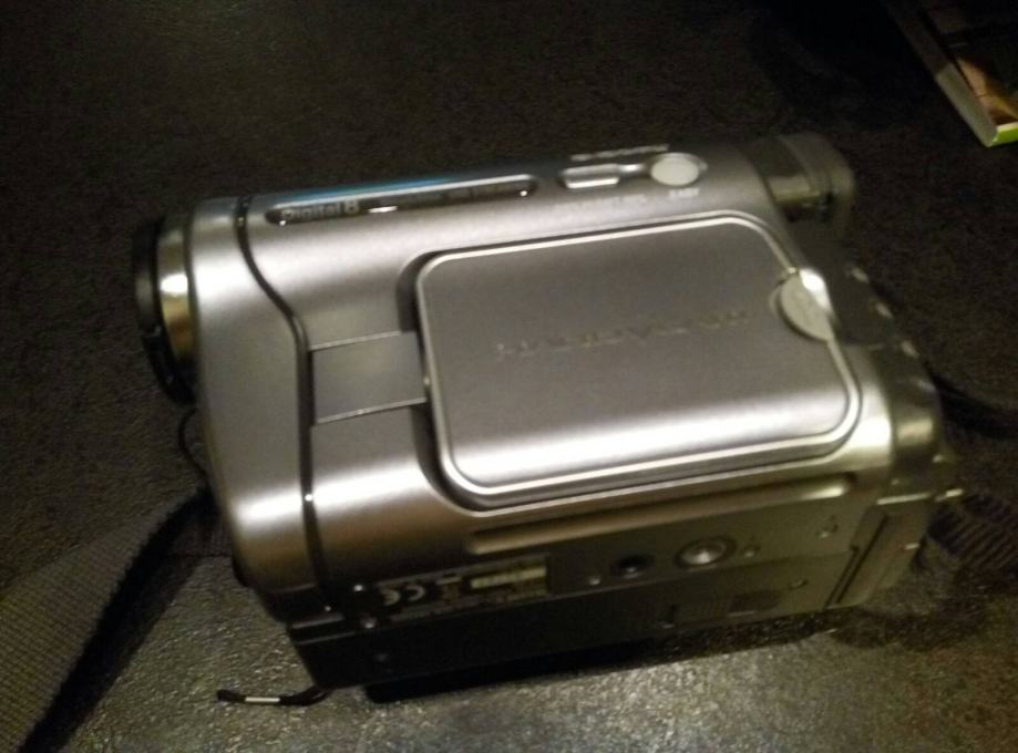 Sony digitalna kamera DCRTRV285E PAL