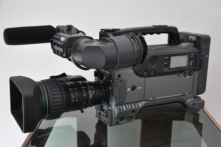 Profesionalna digitalna video kamera Sony DSR-300AP
