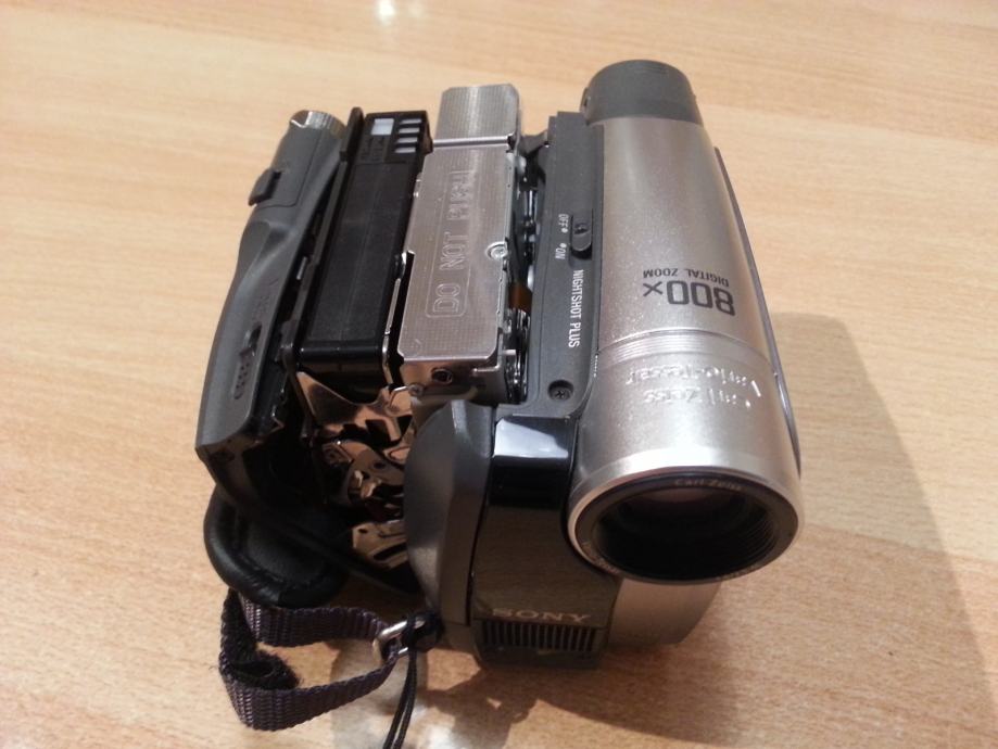 Sony Handycam DCRHC27+firewire