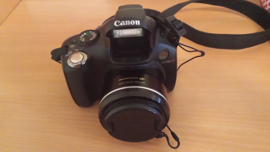 Canon Powershot SX30 IS sa torbicom