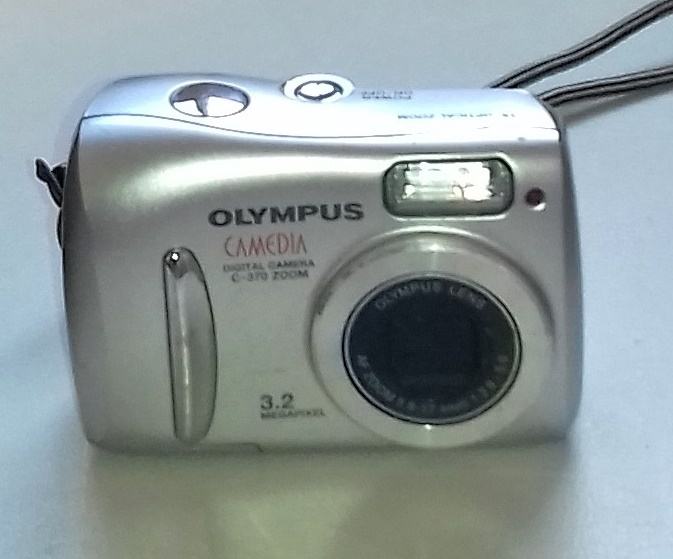 digitalni aparat Olympus C - 370 zoom