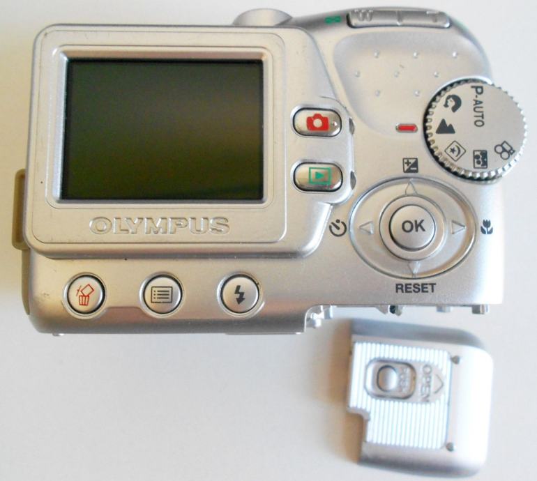 FOTOAPARAT OLIMPUS D 535 ZOOM