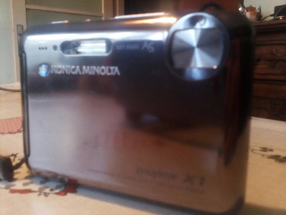 Konica Minolta Dimage X1