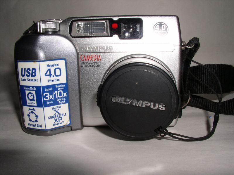 DIGITALNA KAMERA OLYMPUS C4000 CAMEDIA ZOOM
