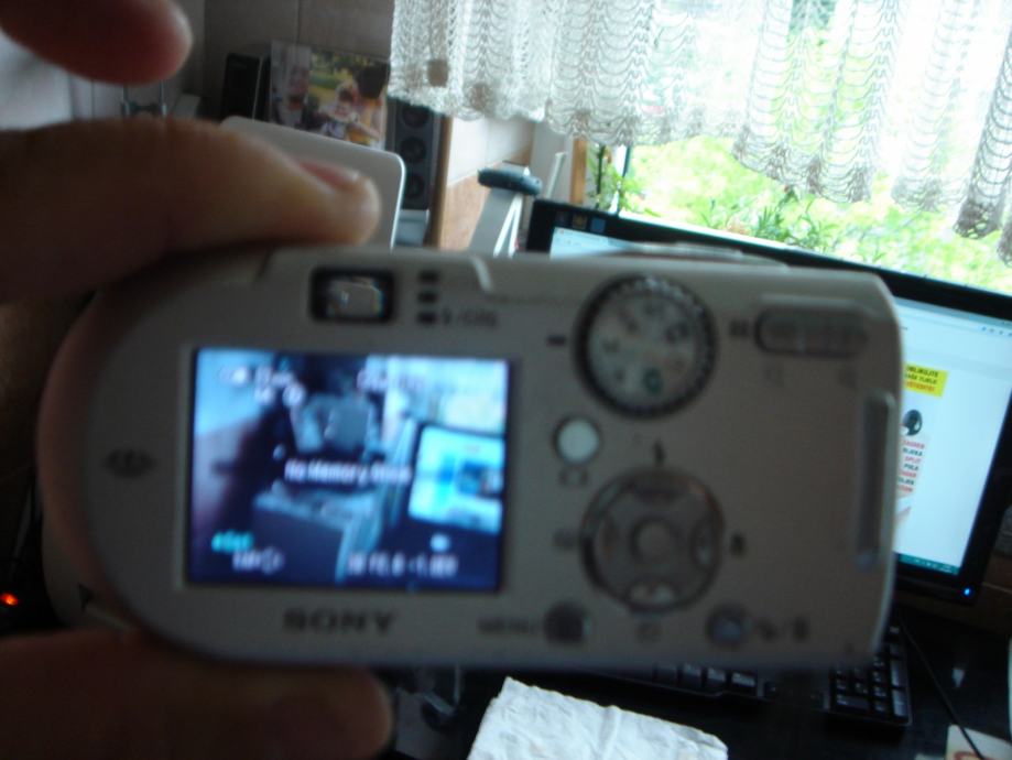 SONY fotocamera-aparat-DSC-P100,5,1MEGA PIXELS-Japan,vidi sliku!