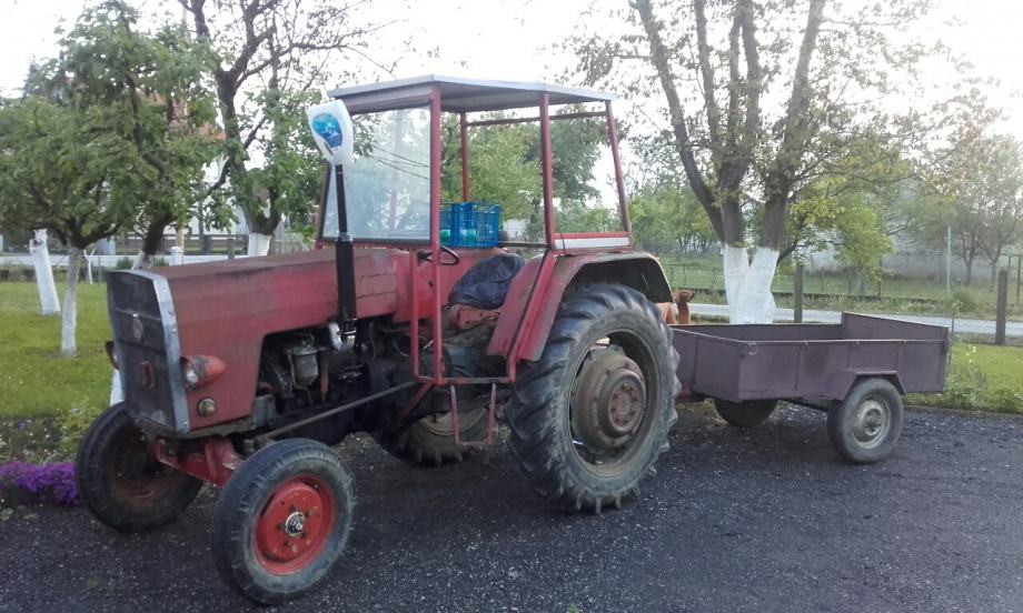 traktor imt 555