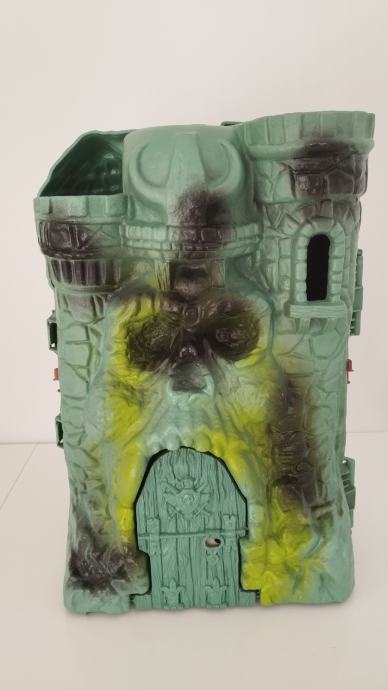 Hake's - MASTERS OF THE UNIVERSE/MAITRES DE L'UNIVERSE  1983 Castle Grayskullle Chteau Des Ombres Series 18 Back Playset Mattel Canada Single Highest Only Graded