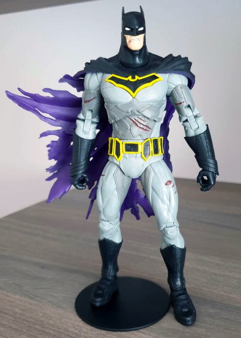 DC COMICS - Batman with Battle Damage Dark Nights Metal Action Figure McFarlane