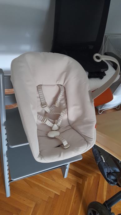 Seggiolone MONI Lindo Beige Con Regalo Incluso - Regolabile, Con Vassoio, Spalline E Ruote, Per Bambini Da 6 Mesi