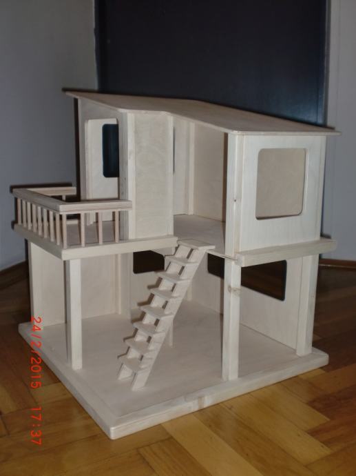 Drvena kućica za lutke igračka
