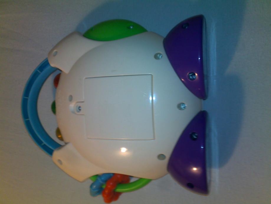 FISHER PRICE CD PLAYER ZA SVEZNALICE