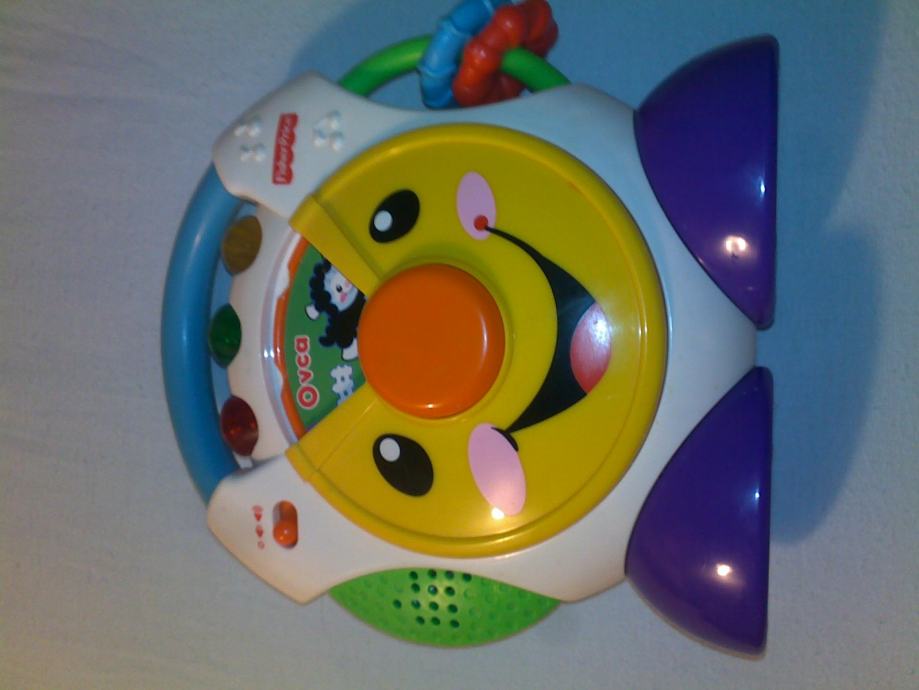 FISHER PRICE CD PLAYER ZA SVEZNALICE