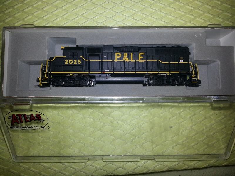 Lokomotiva ATLAS N (1:160) - GP-38 - Pittsburg & Lake Erie - Lenz DCC