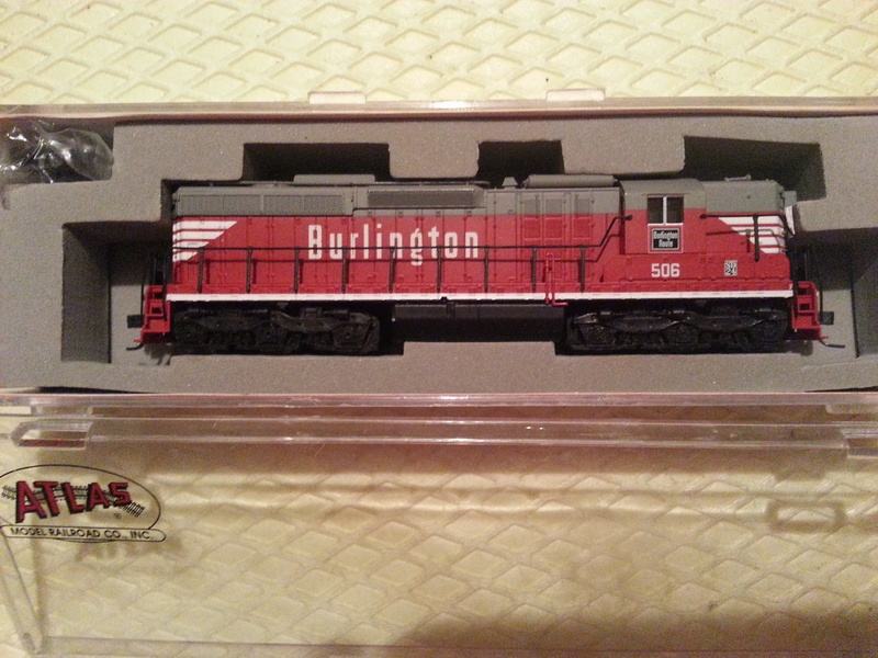 Lokomotiva ATLAS N Scale (1:160) - SD-24 - Burlington - Lenz DCC