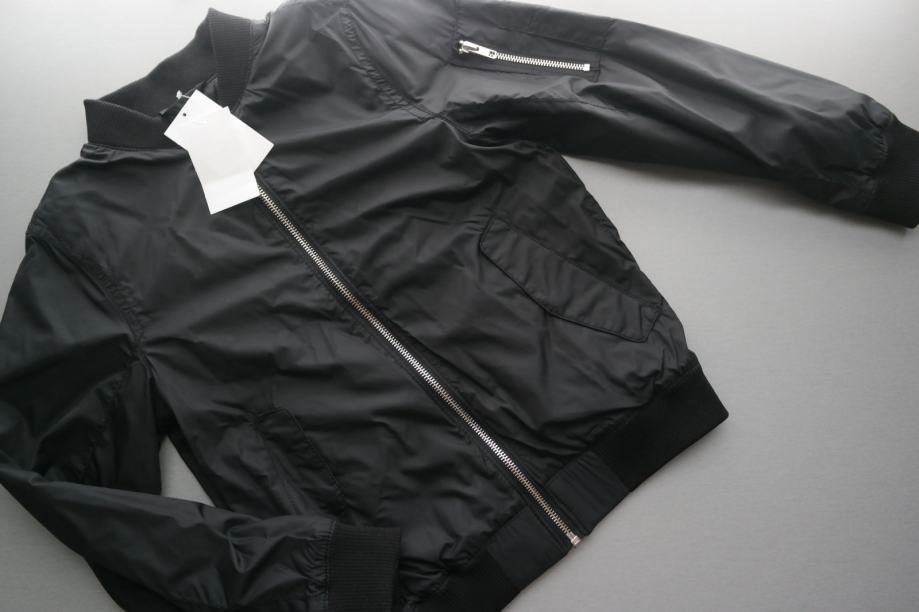 NOVO 134 H&M crna dječja prijelazna bomber jakna s etiketom