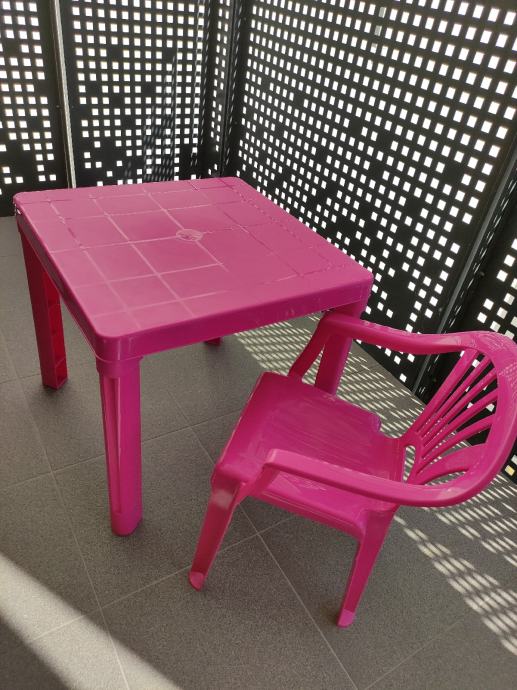 Dječji plastični stol i stolica