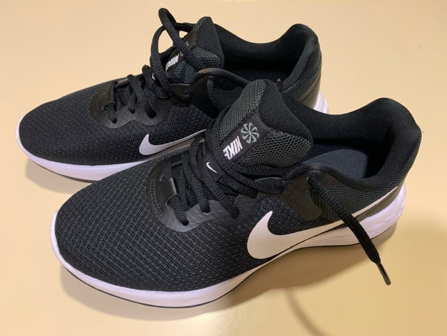 Nike tenisice 38,5 revolution 6