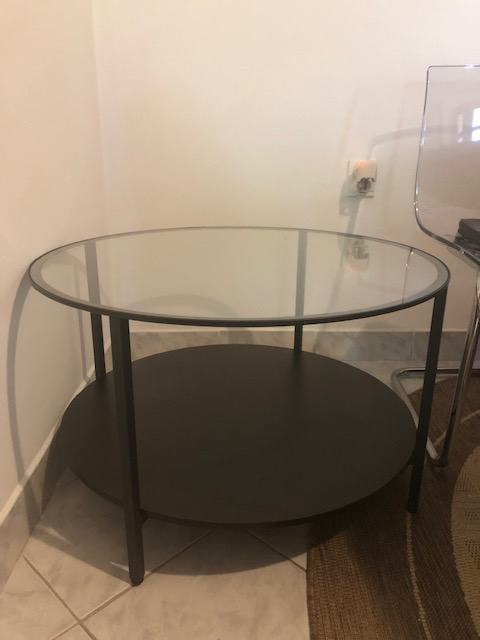 Prodajem okrugli stolić za boravak IKEA VITTSJO