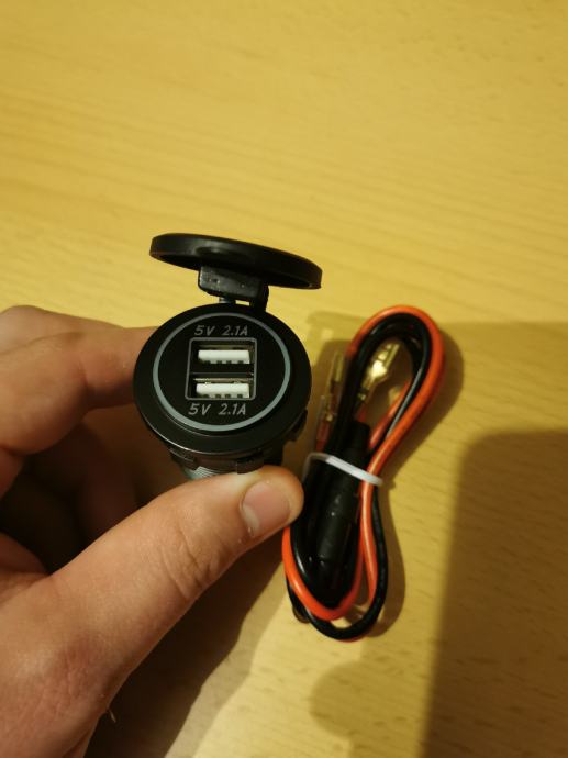 USB punjac mobitela za motocikl