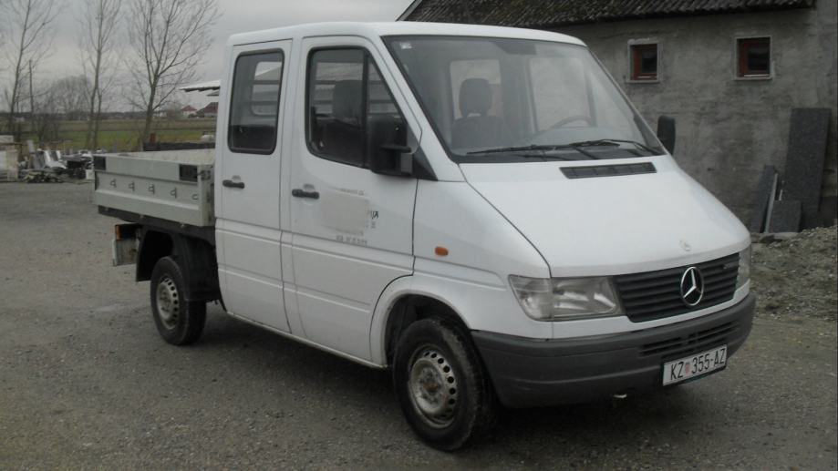 Мерседес 208 д